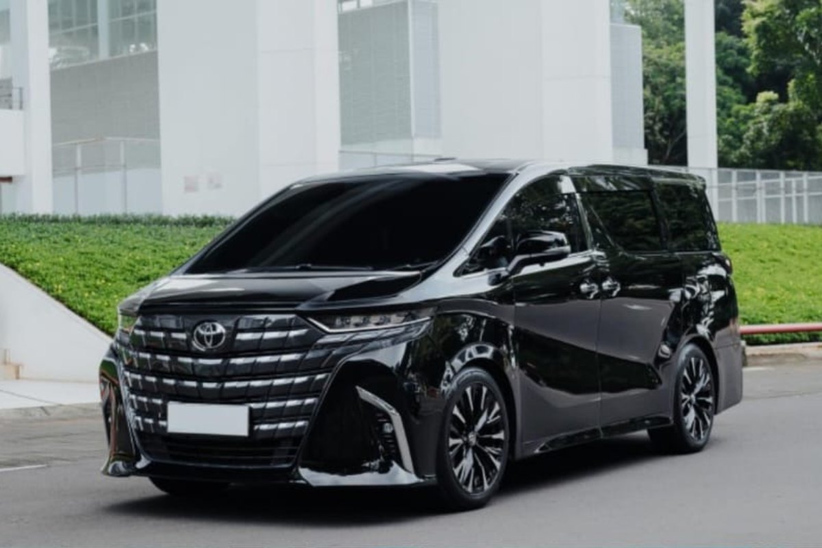 6 यात्रियों के लिए काली लक्ज़री Toyota Alphard